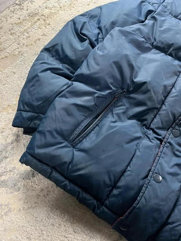 Chaqueta acolchada acolchada Tommy Hilfiger azul marino y rojo Talla M – photo 8